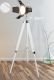 JAGO Stojací lampa s dřevěnou trojnožkou, bílá matná